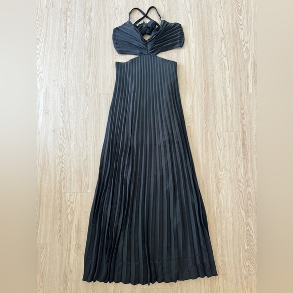 Pleated open back cut out satin maxi dress nwot - Picture 4 of 4
